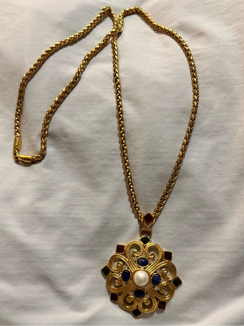 Vintage Gold Tone Rope Chain Necklace Pendant Pearl & Stone